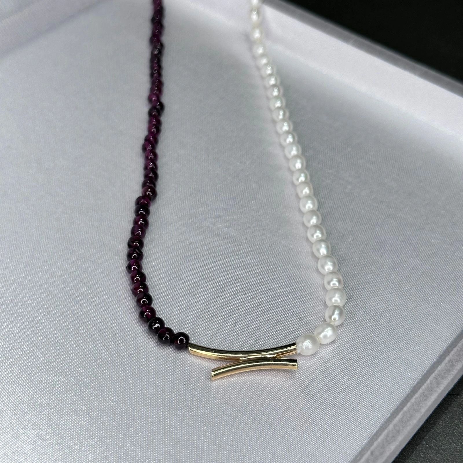 Garnet and pearl necklace with crossed gold bars